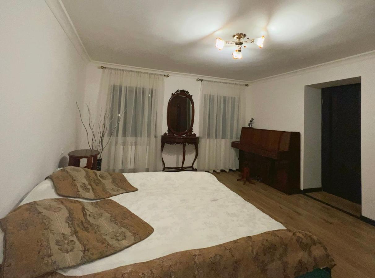 Appartamento Cosy flat Erevan Esterno foto