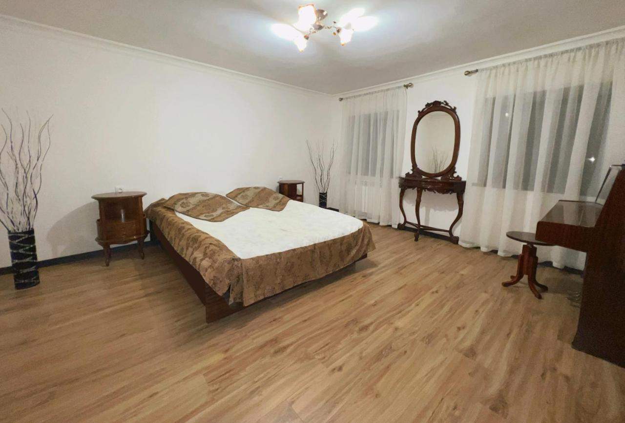 Appartamento Cosy flat Erevan Esterno foto